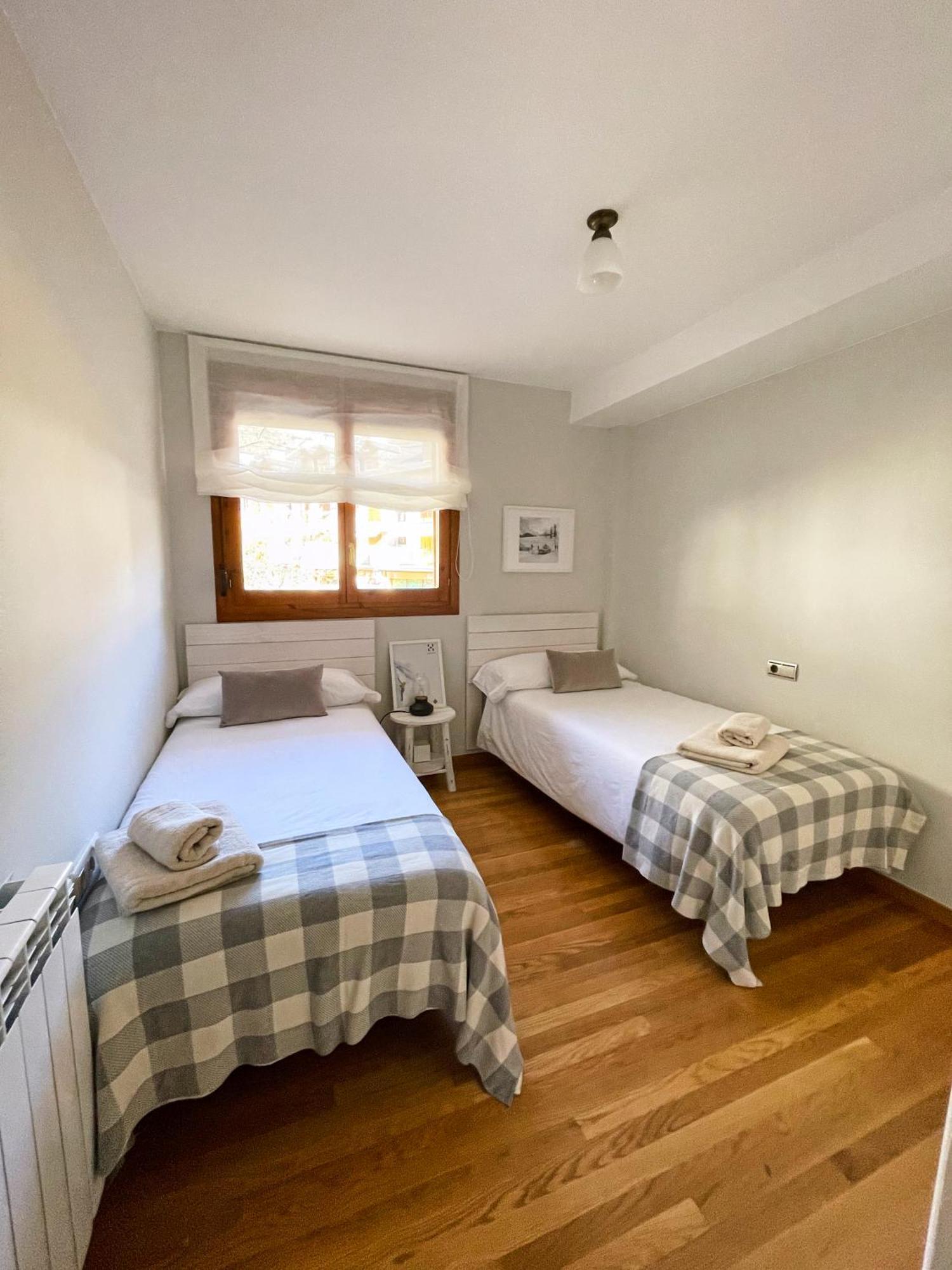 Apartamento Familiar En El Centro De Benasque Con Terraza エクステリア 写真