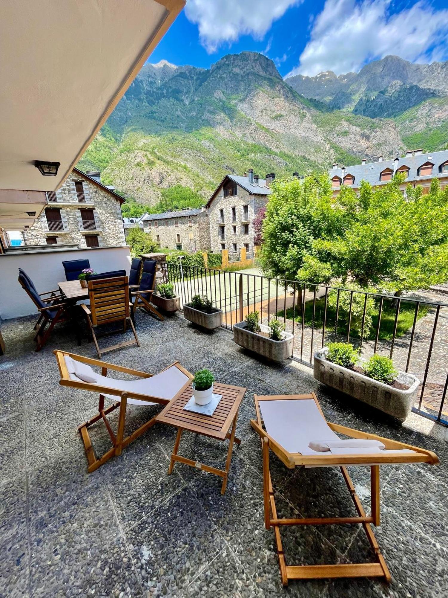 Apartamento Familiar En El Centro De Benasque Con Terraza エクステリア 写真