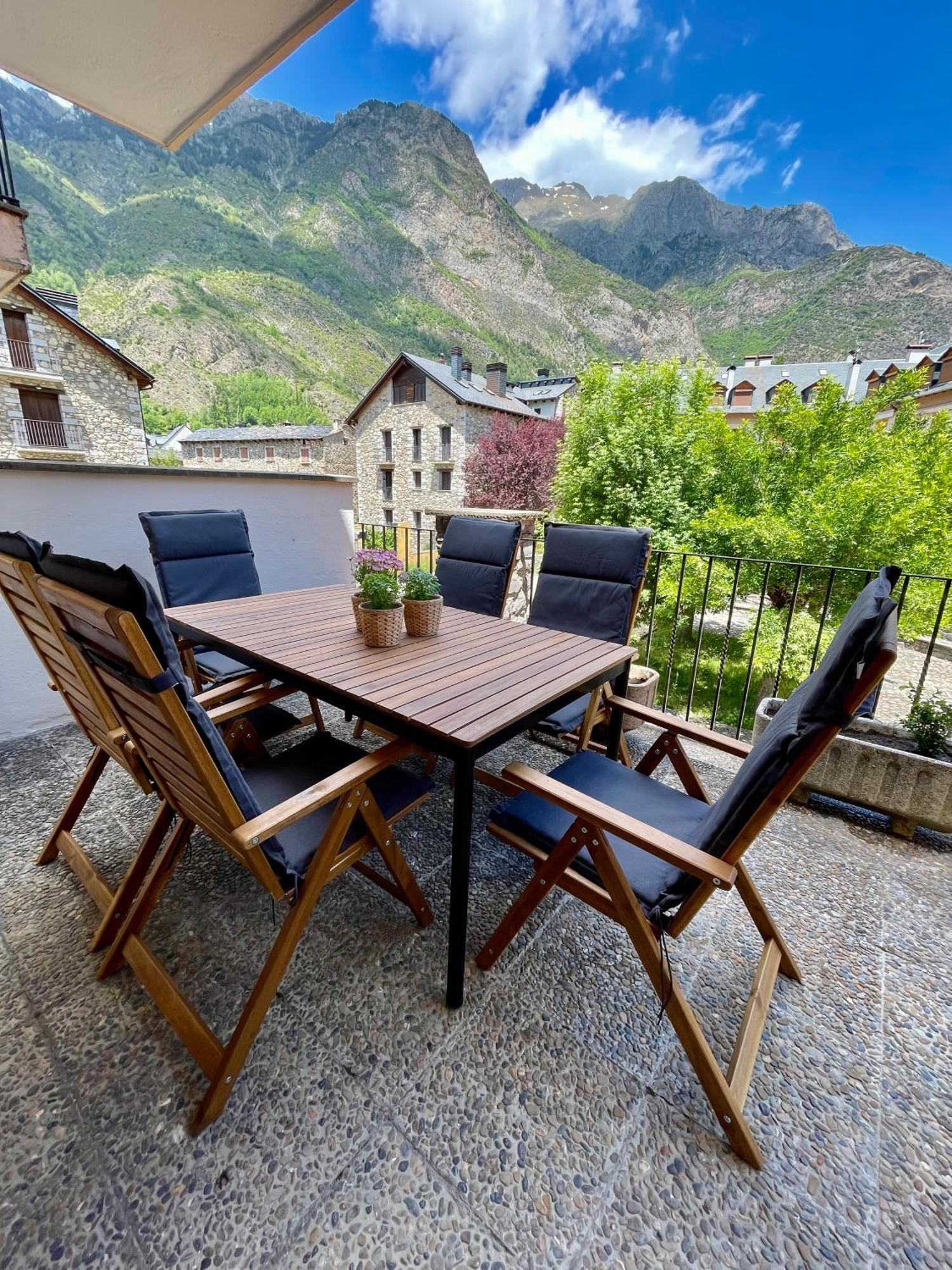 Apartamento Familiar En El Centro De Benasque Con Terraza エクステリア 写真